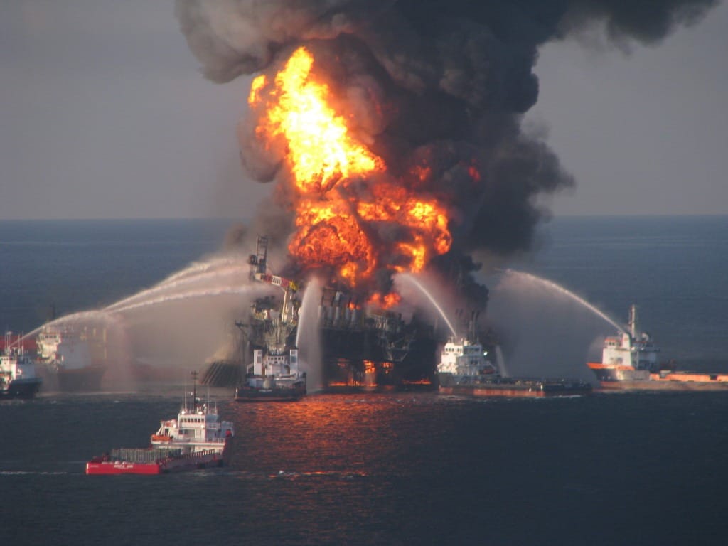 deepwater_horizon_offshore_drilling_unit_on_fire-1024x768